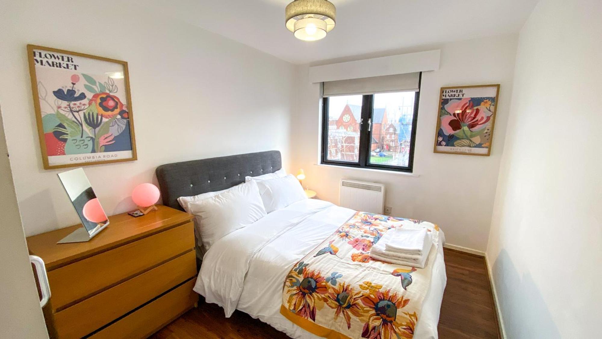 2 Bed Shoreditch Home With Parking ลอนดอน ภายนอก รูปภาพ
